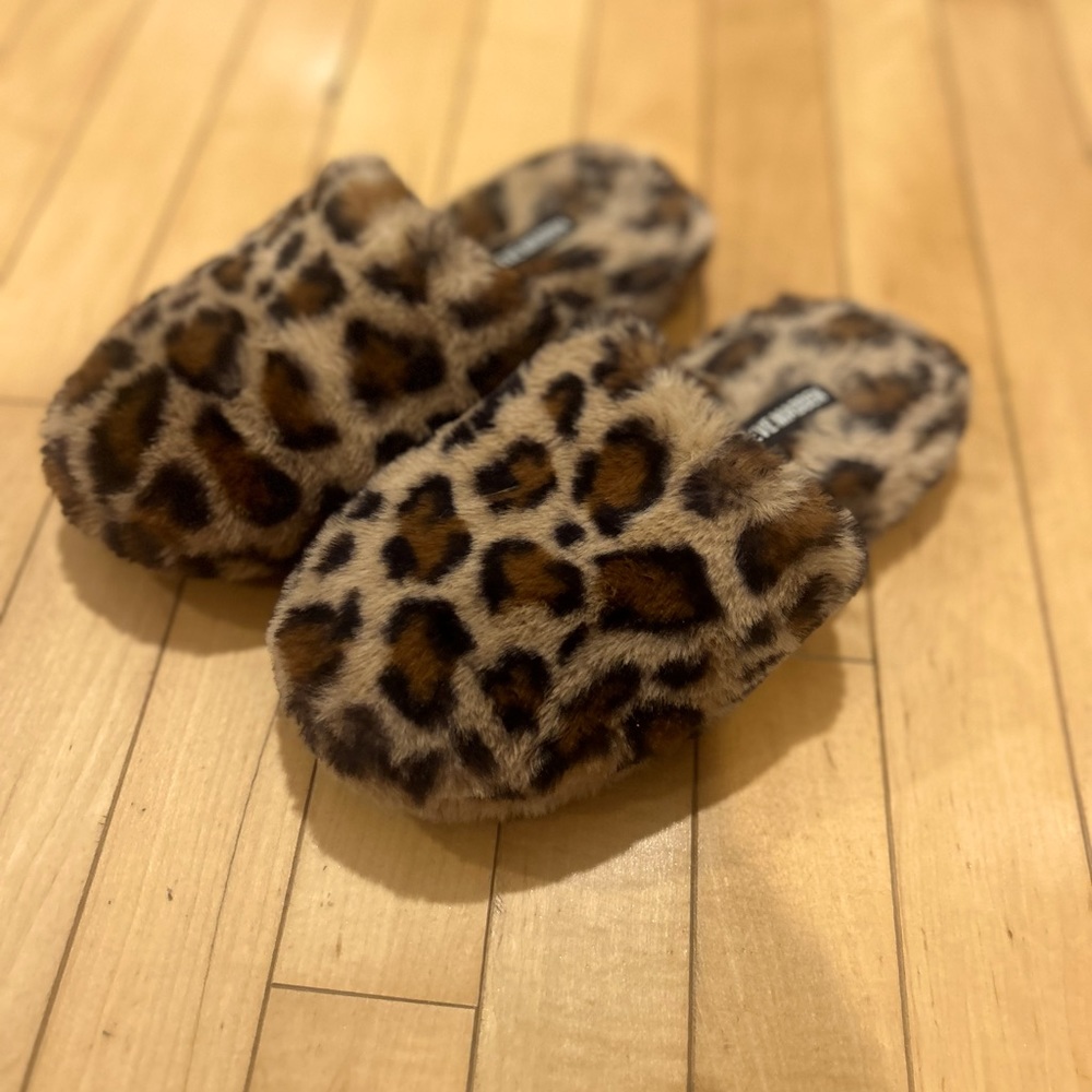 Leopard slippers size xs